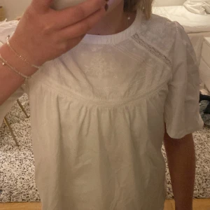 Blus - Jätte gullig blus från zara❣️ Bara andvänd fåtal gånger❤️