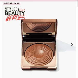 Caia glow Bronzer💓 - Någon som vill byta denna populära Antigua glow bronsern från Caia mot gold coast glow bronsern från Caia?🫶🏻(ALLTSÅ ATT JAG HAR ANTIGUA OCH VILL BYTA TILL GOLD COAST❤️min är lite använd kan skicka bild priv.