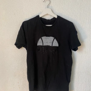 ellesse T-Shrit  - Jätte fin T-Shirit från ellesse. Stolek är S