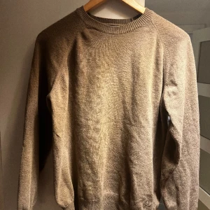 Oscar jacobsson tröja - Säljer nu min riktigt feta oj tröja, i storlek XS men passar S, 9/10 inga defekter på den, ny pris 1299 mitt pris 600, om du har några funderingar skriv bara 💪