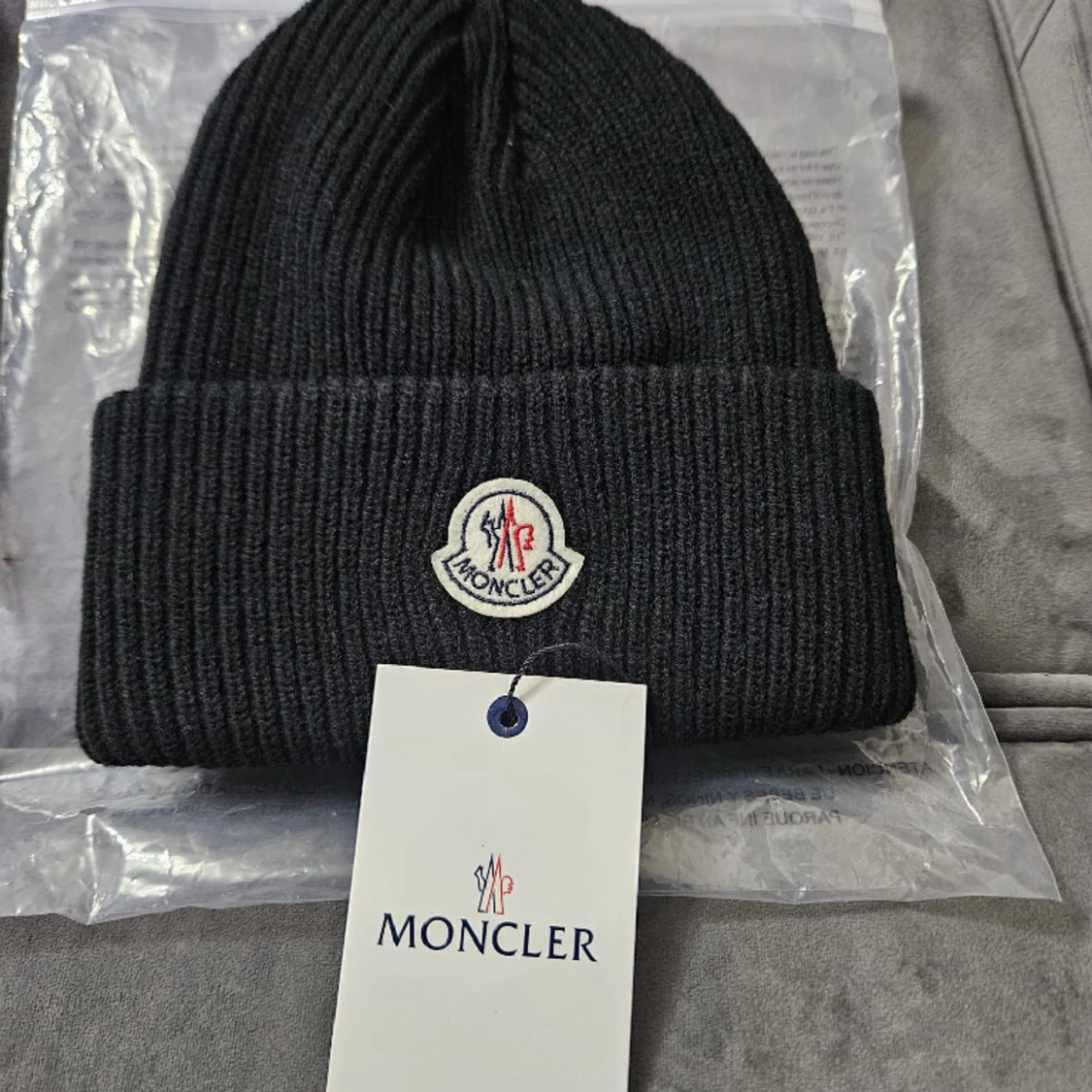 Moncler mössa 
