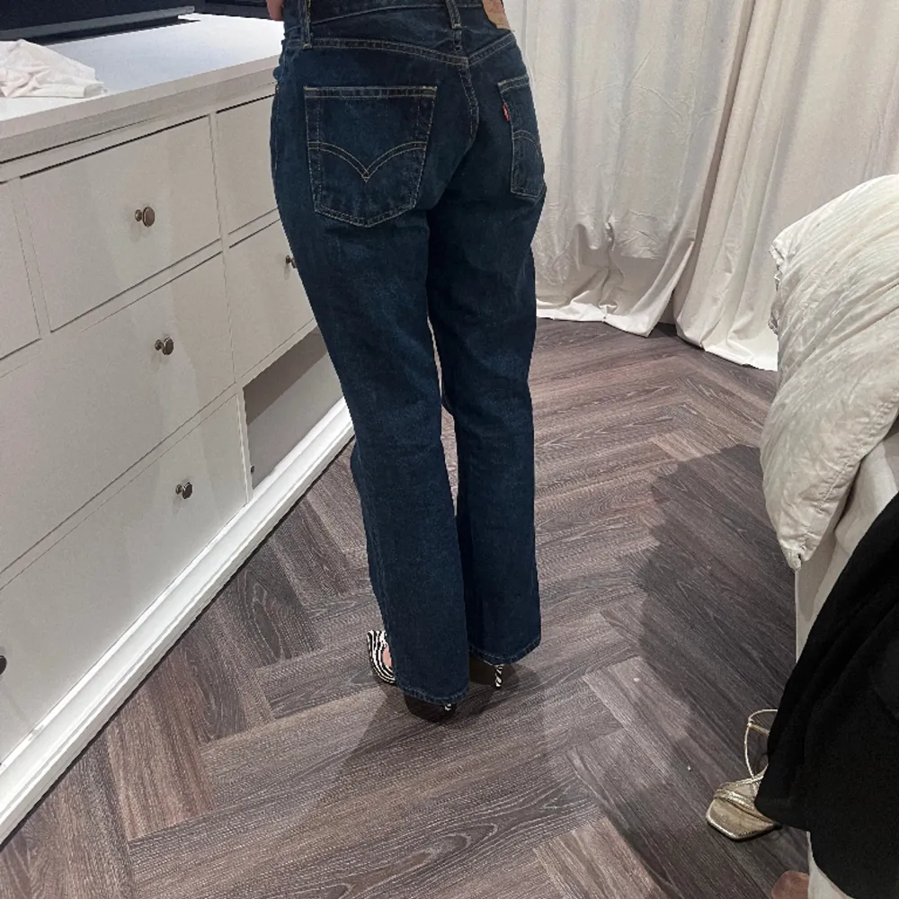Snyggaste Levis jeansen! Står inte för frakten ❤️. Jeans & Byxor.