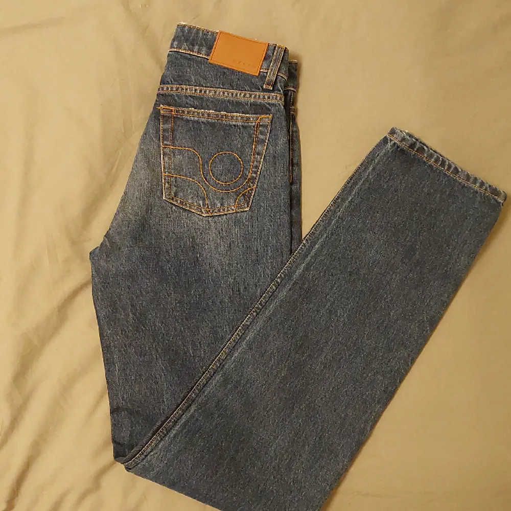 EYTYS dark wash Straight jeans i modellen ORION. Storlek 26/24 men skulle pass någon med 28/32 också. För flera frågor eller bilder, skriv 💞. Jeans & Byxor.