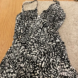 Strandklänning - Mönstrad Strandklänning, endast testad