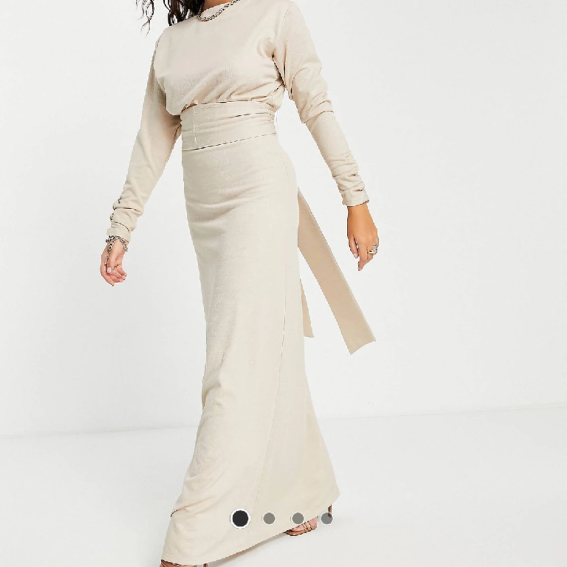 Maxiklänning i linnematerial