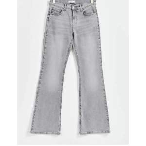 Jätte fina bootcut jeans som tyvärr inte kommer till användning eftersom de har blivit för små.💞