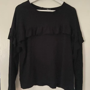 Tröja med volang  - Tröja från lager 157 i tunnt material