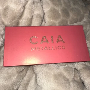 💞 - en ögonskuggspalett från Caia, knappt använd!! säljer för 150kr💞
