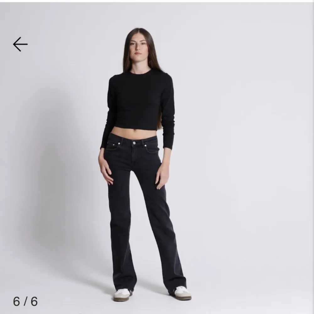 Säljer dessa jätte populära jeans från lager 157 då dom inte kommer till användning. Superfint skick och använda få gånger.💕✨inga defekter (Dom är uppsydda några centimeter och passar perfekt för mig som är 167cm). Jeans & Byxor.