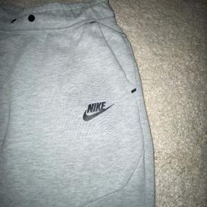 Nike tech fleece byxor säljer för dom kommer aldrig till användning längre 🫶🏼