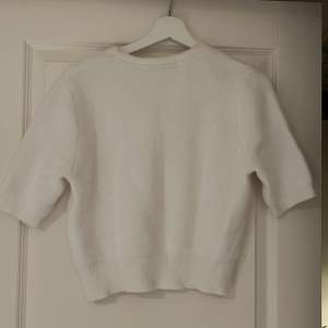 Säljer den här tröjan ifrån zara som är köpt i höstas och bara använd ca 5 gånger. Bra skick och mjukt och skönt material🥰