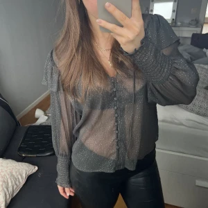 Blus - Säljer denna snygga blusen från zara. 