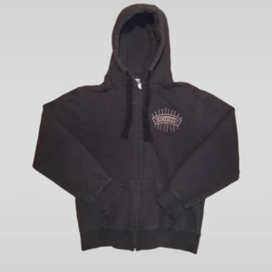 Vintage washed hoodie - Zip hoodie vintage washed i helt ok skick. Är lite för liten för mig så säljer den därför