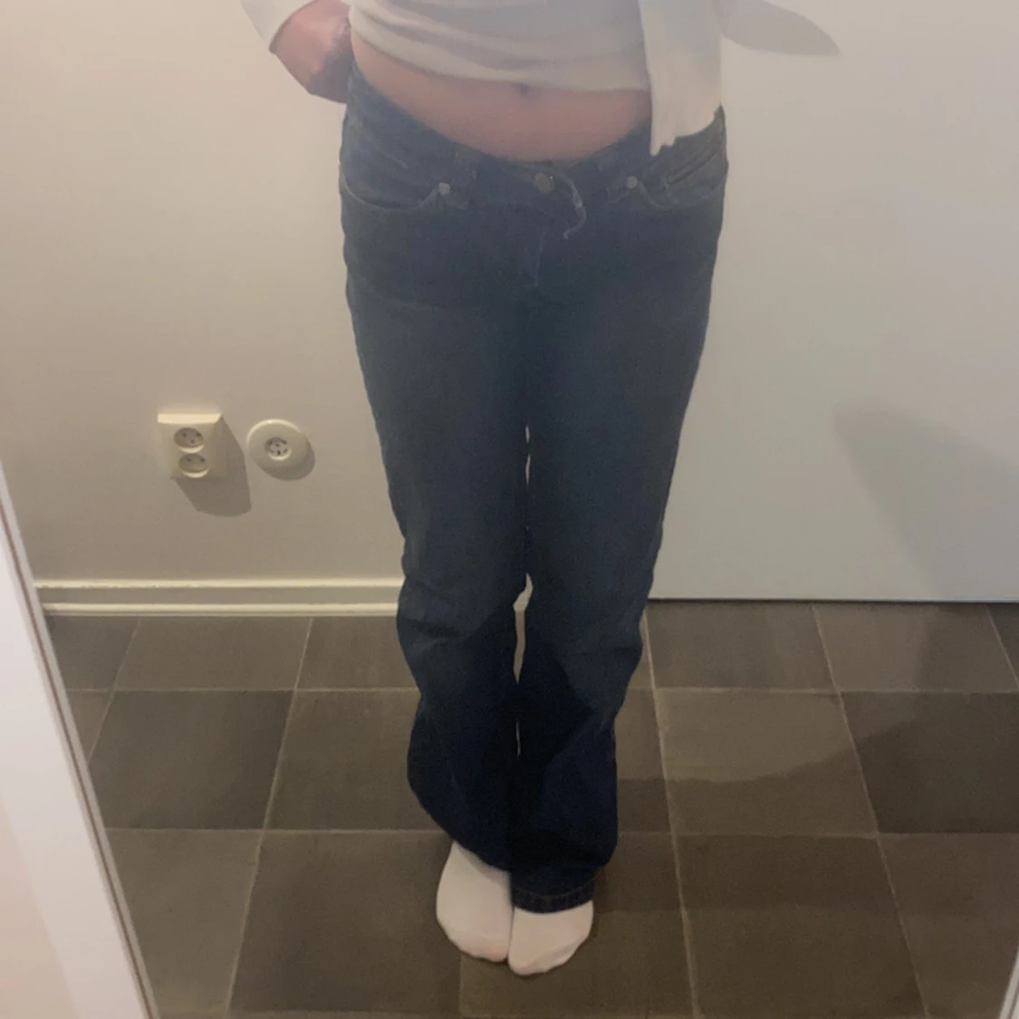 Ett par Lågmidjade jeans från only