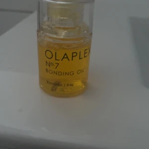 Olaplex bonding oil - Säljer nu denna, inte använd mycket Max 10 gånger men den kommer inte till användning så säljer den nu nypris 350