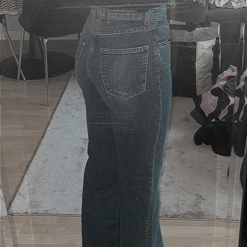 Super fina jeans ifrån acne🌸 . Jeans & Byxor.