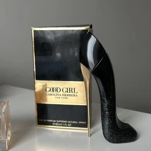 Parfym - Säljer 3 parfymer som jag inte använder. Dem är lite använda ❤️❤️ 