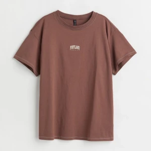 T-shirt - Inte mycket använd, bra kvalite, tyckte om den så mycket men den är för liten nu, nypris: 150kr