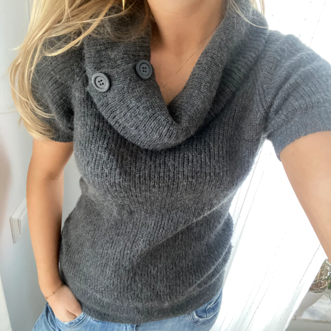 Kortärmad stickad tröja med krage - 91