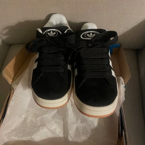 Adidas campus 00 - Helt nya, vita snören följer med❗️