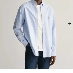 Gant ljusblå skjorta säljer för den e för liten för mig. Pris går diskutera vid snabb affär vill bli av med den bara. 8/10 skick pågrund av att den e lite gammal. Dm för fler bilder