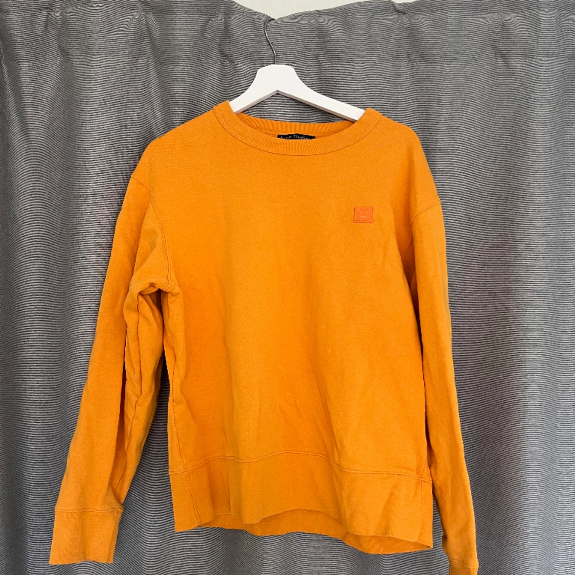 Orange tjocktröja Acne