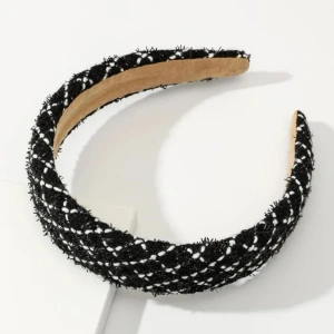 Mönstrat diadem - Säljer mitt jätte fina diadem som inte kommer till användning!