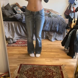 Bootcut lee jeans - Står w33 l33 men passar mig som har 36-38 i jeans och är 172