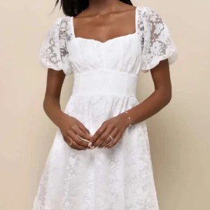 Studentklänning - Jättefin och populär studentklänning i nyskick💕💕säljer då den inte passade💕💕 nypris är över 1200 kr och frakt o tull