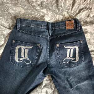 Super fina jeans jag köpt av en vän!! Säljer då dom inte kommer till andvändning länge💞 pris kan diskuteras vid snabb affär!!