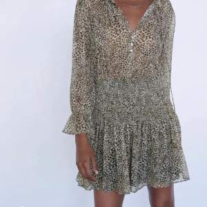 Populär leopardmönstrad mini zara klänning Storlek: S Skriv privat för att köpa och mer info!!🩷
