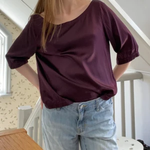 Fillipa K - Siden Fillipa K top, liten svart fläck som bara syns på väldigt nära håll (bild 3) Använd, bra skick 