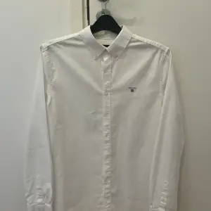 Gant skjorta vit 13-14 år (158-164) Väldigt fint skick, endast använd ett par gånger 
