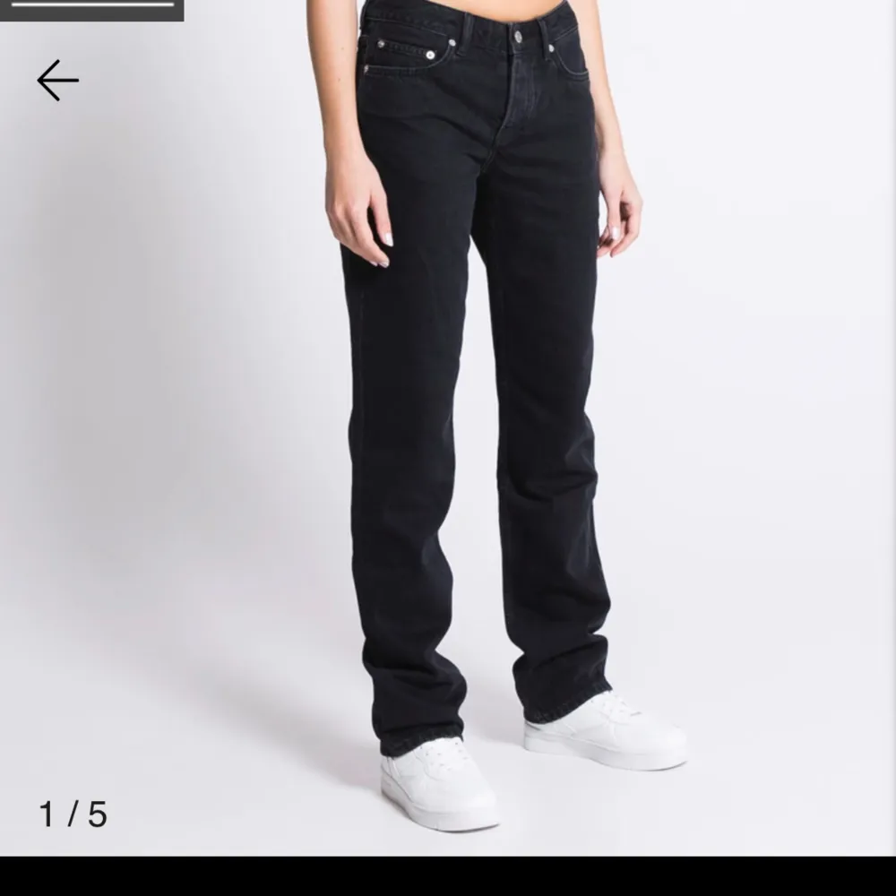 Lågmidjade svarta jeans från lager 157 i modell ”icon” har bara använt 1 gång. Jeans & Byxor.