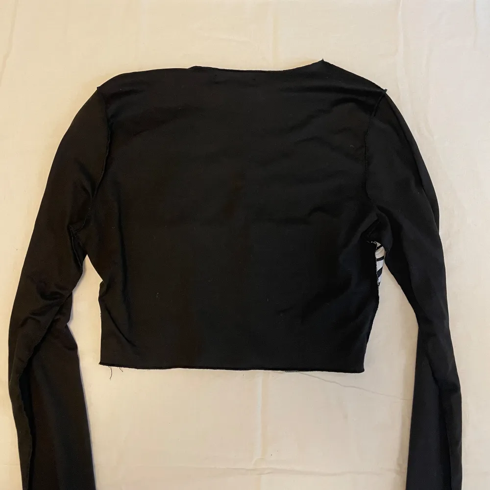Mönstrad tröja från shein i stolek 38. Super skönt material, använt typ en gång. Jätte bra skick. Tröjor & Koftor.