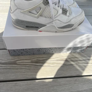 Air Jordan 4 Retro "White Oreo" sneakers -  ÄKTA JORDANS Sparsamt använda  Nypris= 10,200 kr  Svåra o få tag i. 