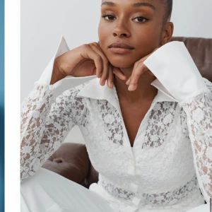 Vit blus - Endast använd en gång 