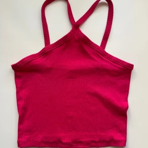 Rosa crossneck topp - Rosa toppneck topp från gina💗Använd 1-2 gånger.