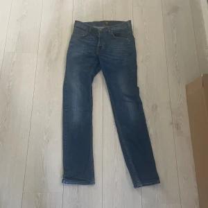 Lee jeans - Fina lee jeans i fint skick enligt bilder. (SLIM FIT) Nypris: 1000