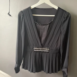 Svart blus - Svart diamant glittrig blus🩷 Inga defekter o skorv för mer bilder 💕💕