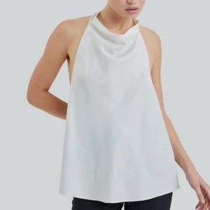 Halterneck topp - Säljer denna fina halterneck toppen som aldrig kommit till användning, prislapp kvar!🥰