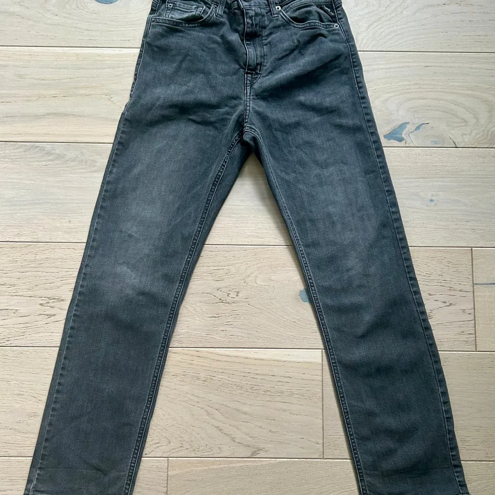 Snygga replay jeans nypris: 1000kr.  de har inga fläckar eller defekter och är nästan oanvända. . Jeans & Byxor.
