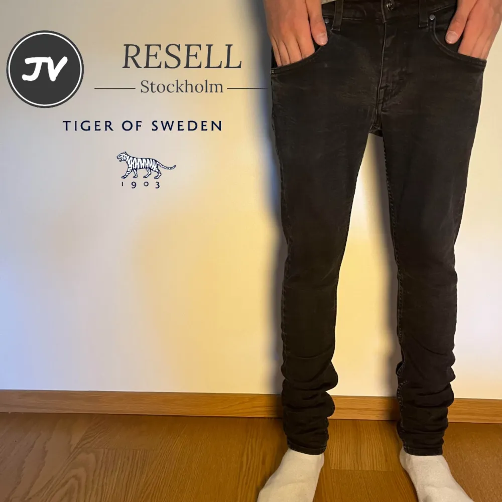Tiger of Sweden jeans | model Slim | 9/10 skick inga defekter | W29 L32 | modeled på bilden är ca 175cm och väger 55kg | nypris 1600kr vårt pris 399kr. Jeans & Byxor.