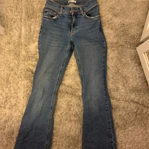 Säljer dessa super fina midrise jeans från Gina! Dom är knappt använda! Inte slitna någonstans 