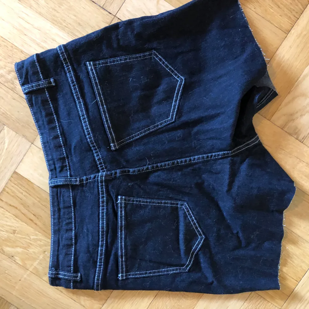 Aldrig använda Avklarat jeans  Mycket stretch  Midjemått 39cm x2. Shorts.