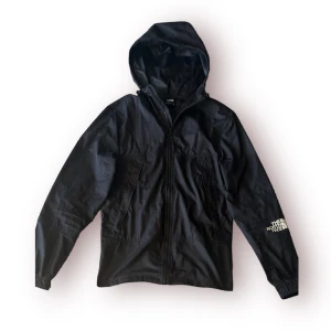 The North Face vindjacka (Passar S) - Bra skick inga deffekter. Strl XS (passar S)