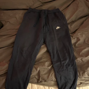 Nike club joggers  - Storlek M i bra skick
