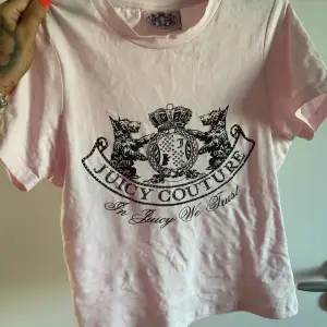 Juicy Couture Tshirt i strl S, helt ny! Köpt från Raglady, originalpris 599kr🩷🩷
