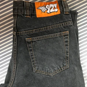 Jeans Polar - Svarta jeans av märket Polar. Nästan som nya, knappt använda. Storlek 30/30.