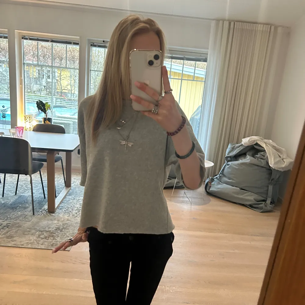 Sweatshirten är från shein och klippt själv!🥰. Hoodies.